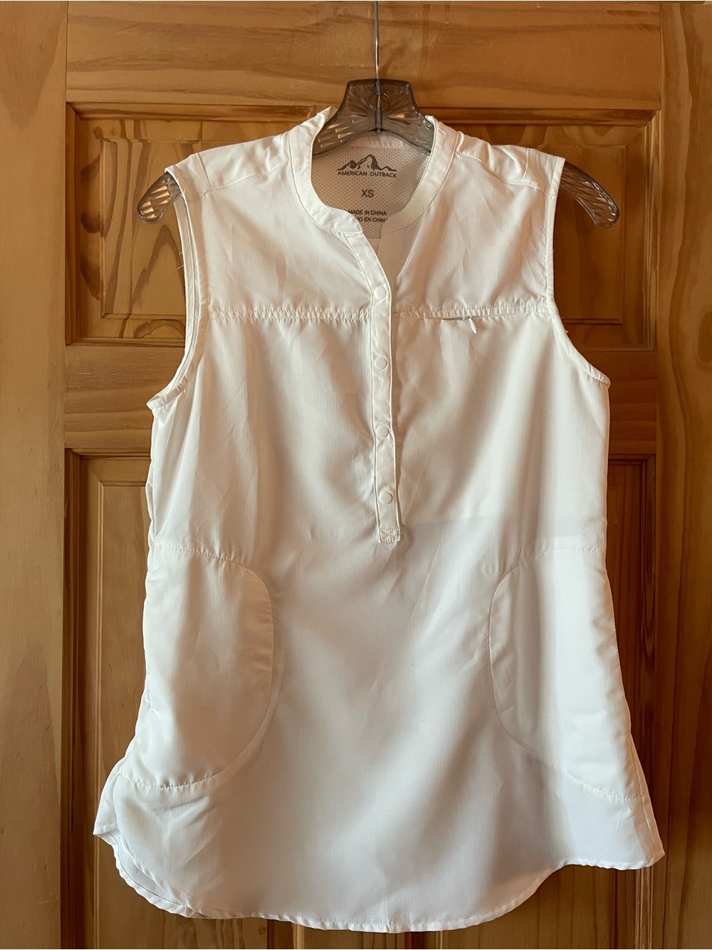 Lightweight Sleeveless White Button-Placket Tunic Top